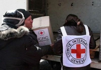 الصليب الأحمر يبحث تقديم مساعدات غذائية لأبناء ريمة