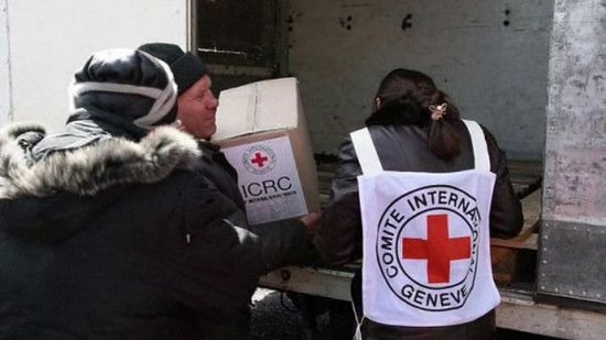 الصليب الأحمر يبحث تقديم مساعدات غذائية لأبناء ريمة