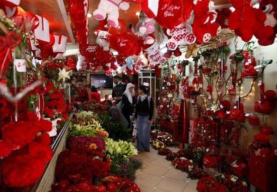 داعية كويتي يصدر فتوى تُحرم بيع الورد الأحمر بـ"الفلانتاين" (تفاصيل)