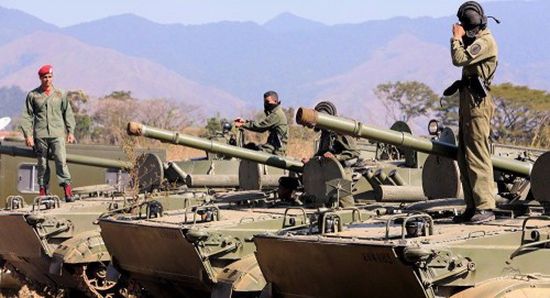 مادورو: نتبنى الانتشار العسكري بفنزويلا للدفاع عن البلاد