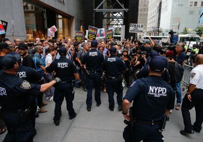 اعتقال عشرات المحتجين على قانون حالة " الطوارئ الوطنية " بأمريكا