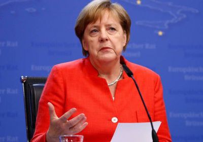" ميركل " تدافع عن روسيا وتدعو لمعالجة المشاكل الدولية