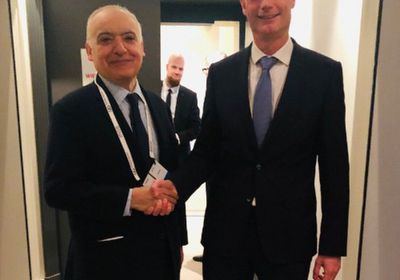 سلامة يلتقي وزير الخارجية الهولندي