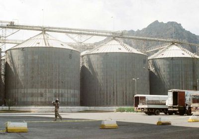 أنعم يشكك في جدية إيصال القمح المخزن لملايين اليمنيين