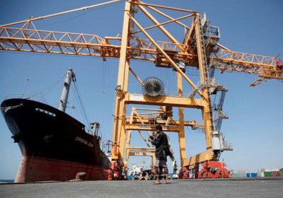 الحوثيون يحصلون على 26 مليون دولار من ميناء الحديدة شهريا 