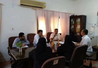 مناقشة سبل توسعة وتطوير قسم الطوارئ بمستشفى المكلا