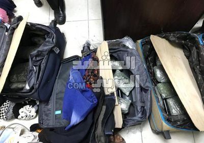 صور حصرية لعملية ضبط كميات من القات بمطار عدن الدولي