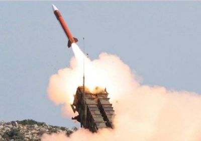 الدفاع الجوي للتحالف يدمر صاروخاً حوثيّاً خلف جبال السديس 