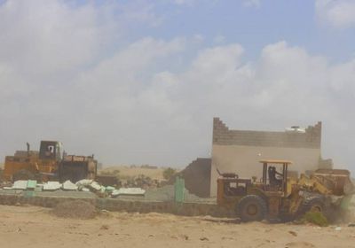 حملة لإزالة العشوائيات في مخطط المنطقة الحرة بئر فضل