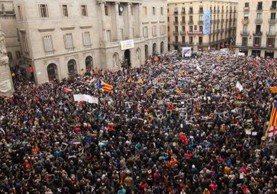 مسيرة سلمية ببرشلونة تطالب بالإفراج عن زعماء كتالونيا الانفصاليين