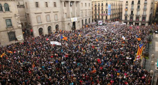 مسيرة سلمية ببرشلونة تطالب بالإفراج عن زعماء كتالونيا الانفصاليين