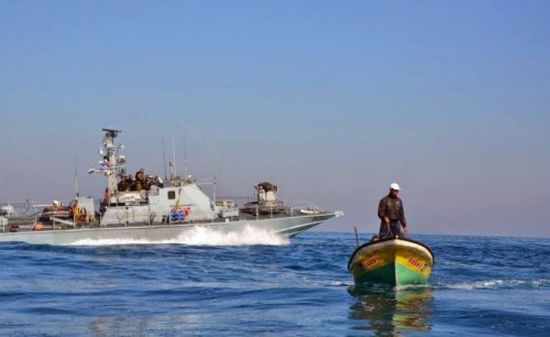 الأمن الإسرائيلي يطلق النار على صيادين فلسطينيين جنوبي غزة