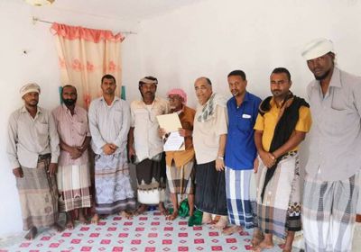 مدير عام مديرية المكلا يتفقد حي الطلائع والتعاون ويكرم شخصيات بارزة (صور)