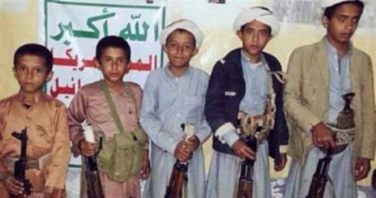 السلاح بديلًا للقلم.. المليشيات تهدد 60% من تلاميذ اليمن