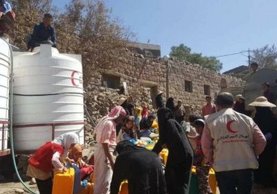 " الهلال الإماراتي " يواصل تنفيذ مشروع " سقيا ماء " في ريف تعز