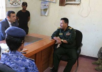 محافظ  سقطرى يتفقد مركز النجدة ومصلحة الأحوال المدنية 