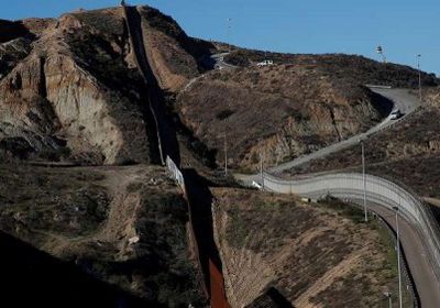 البيت الأبيض: فرض حالة الطوارىء سيسمح ببناء جدار المكسيك قبل 2020