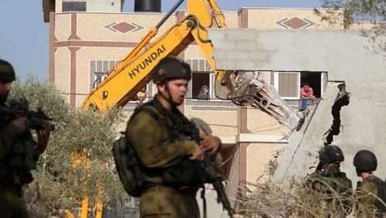 الاحتلال الإسرائيلي يخطر بهدم منازل ومحمية طبيعية جنوب الضفة الغربية