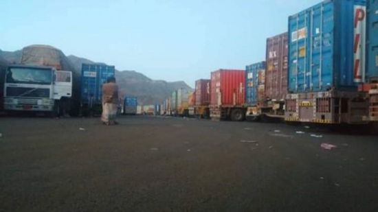 ميليشيا الحوثي تحتجز 28 شاحنة إغاثة بمحافظة اب
