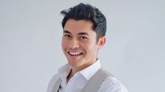 بطل فيلم Crazy Rich Asians يرغب في تجسيد شخصية جيمس بوند