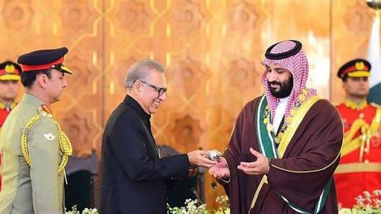 "باكستان" تهدي "بن سلمان" هدية ثمينة ..تعرف عليها (صور)