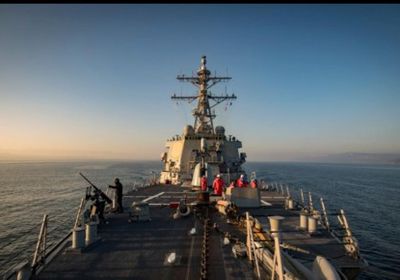 سفن حربية روسية ترصد تحركات المدمرة الأمريكية "دونالد كوك"