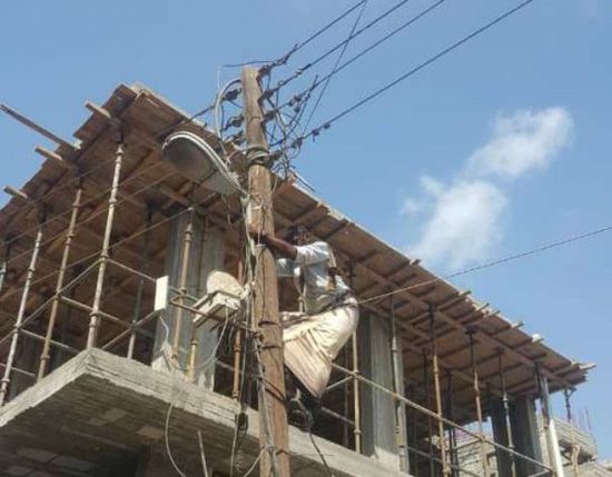 كهرباء عدن تدشن حملة فصل الربط العشوائي وتحصيل المديونية (صور)