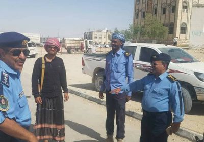 مدير عام شرطة السير بالمهرة يتفقد فرع مديرية شحن الحدودية