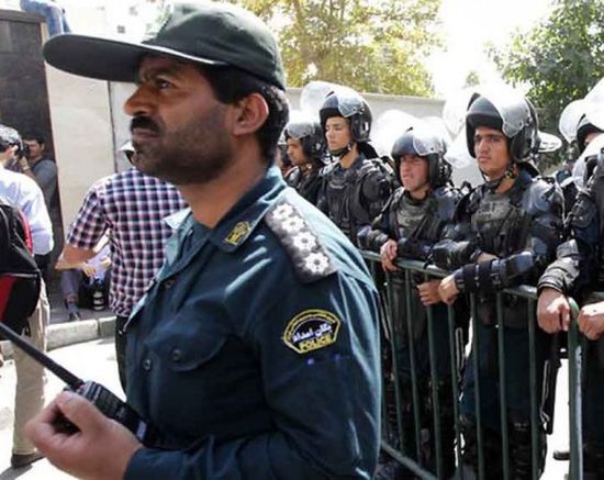 إيران توقف مواطنة فرنسية بدعوى التزوير