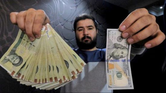 بهذا الرقم.. التومان الإيراني ينهار أمام الدولار الأمريكي
