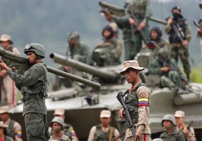 الجيش الفنزويلي يقتل امرأة ويصيب 12 مواطناً على حدود البرازيل