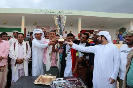 نادي الشرق يفوز ببطولة الدوري العام لكرة القدم بسقطرى (صور)