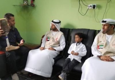 ممثلا الهلال الإماراتي يطلعان على آلية عمل مركز الأطراف الصناعية بعدن (صور) 