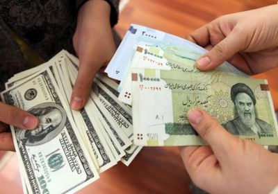 في يوم واحد.. الدولار الأمريكي يقفز أعلى من ألف تومان إيراني