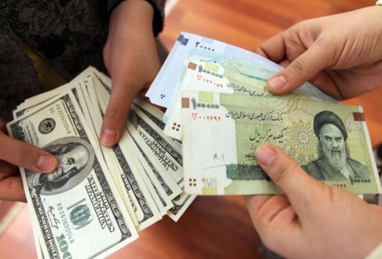 في يوم واحد.. الدولار الأمريكي يقفز أعلى من ألف تومان إيراني