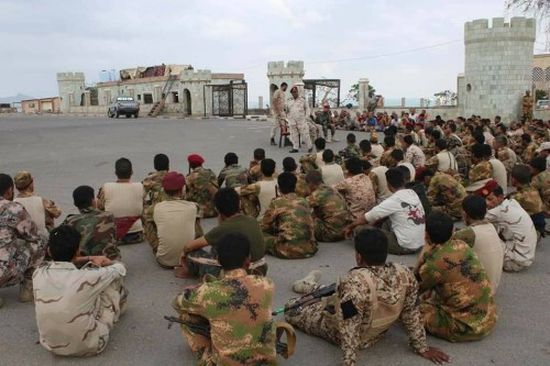 محاضرات توعوية لأفراد كتائب العاصفة بعدن (صور)