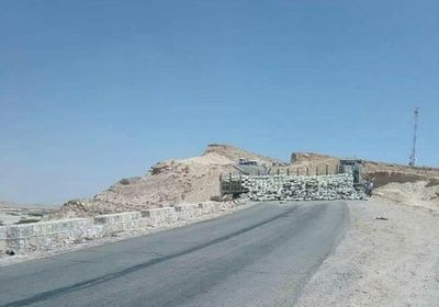 قاطرة توقف طريق عقبة عبدالله غريب بين ساحل ووادي حضرموت