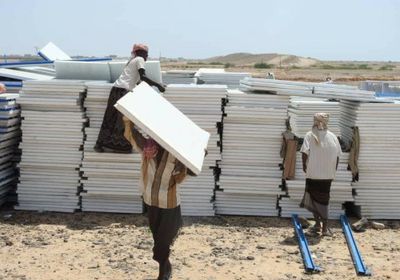 لإغاثة متضرري لبان.. الدفعة الأخيرة من المنازل الحديدية تصل المهرة (صور)