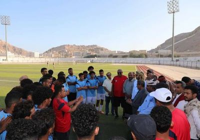 بالصور.. البحسني يزور بعثة المنتخب الأولمبي في المكلا