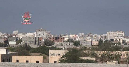 المليشيات تصعد قصفها المدفعي على مواقع العمالقة في مدينة الصالح شرق الحديدة
