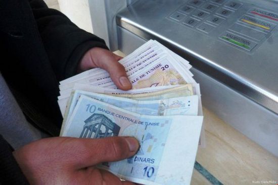محافظ البنك المركزي التونسي يكشف توقعاته بانهيار الدينار
