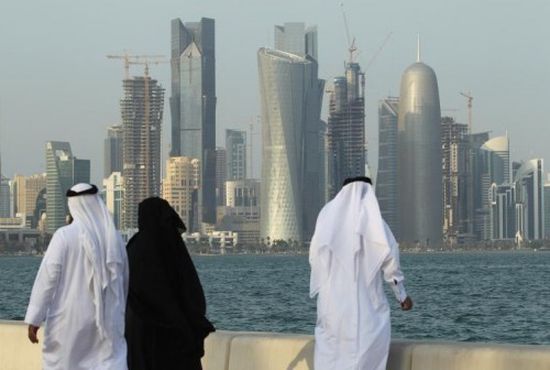"هيومن رايتس" تفضح طرد قطر للاجئ يمني وترحيله قسراً