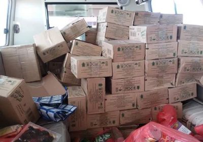 ضبط مواد غذائية ودوائية منتهية الصلاحية بمديرية شحن في المهرة (صور)