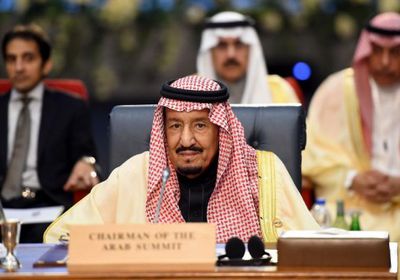 العاهل السعودي يصل إلى المملكة عقب مشاركته فى القمة العربية الأوروبية