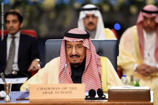 العاهل السعودي يصل إلى المملكة عقب مشاركته فى القمة العربية الأوروبية