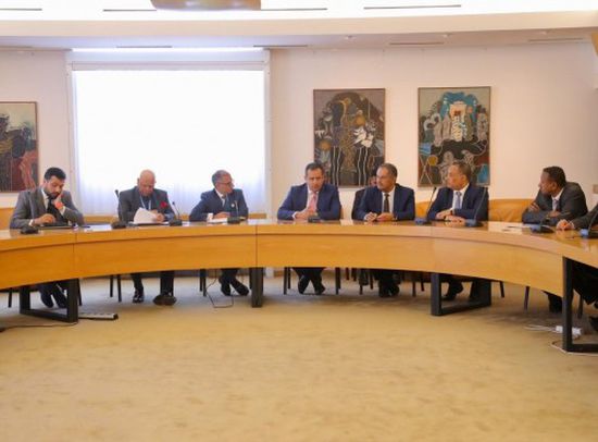 رئيس الوزراء يناقش أوضاع اليمن مع سفراء المجموعة العربية بالأمم المتحدة