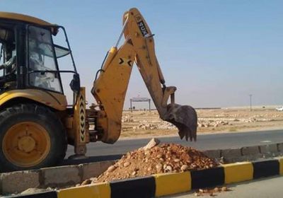 صندوق النظافة بالمهرة يبدأ حفر أرصفة شارع ساحل محيفيف تمهيدًا لتشجيره