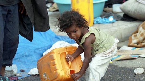 فظائع الحوثي تقود إلى المستحيل.. أسرة تُزوّج طفلة "عمرها 3 سنوات" من أجل مأوى
