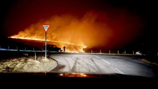 حريق ضخم  بمانشستر الكبرى في إنجلترا