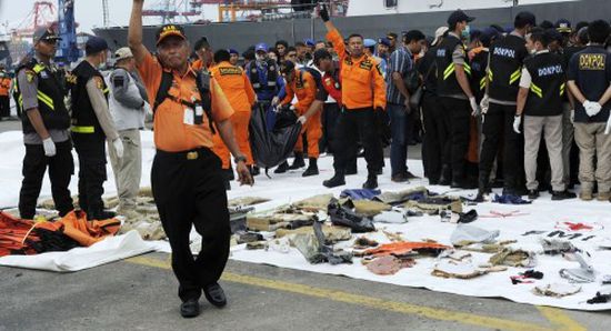 إندونيسيا.. مقتل شخص واحتجاز آخرون تحت أنقاض منجم ذهب غير مرخص